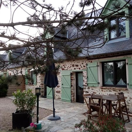 Chambre D Hote La Roussiere Saint-Ouen-Des-Toits 外观 照片
