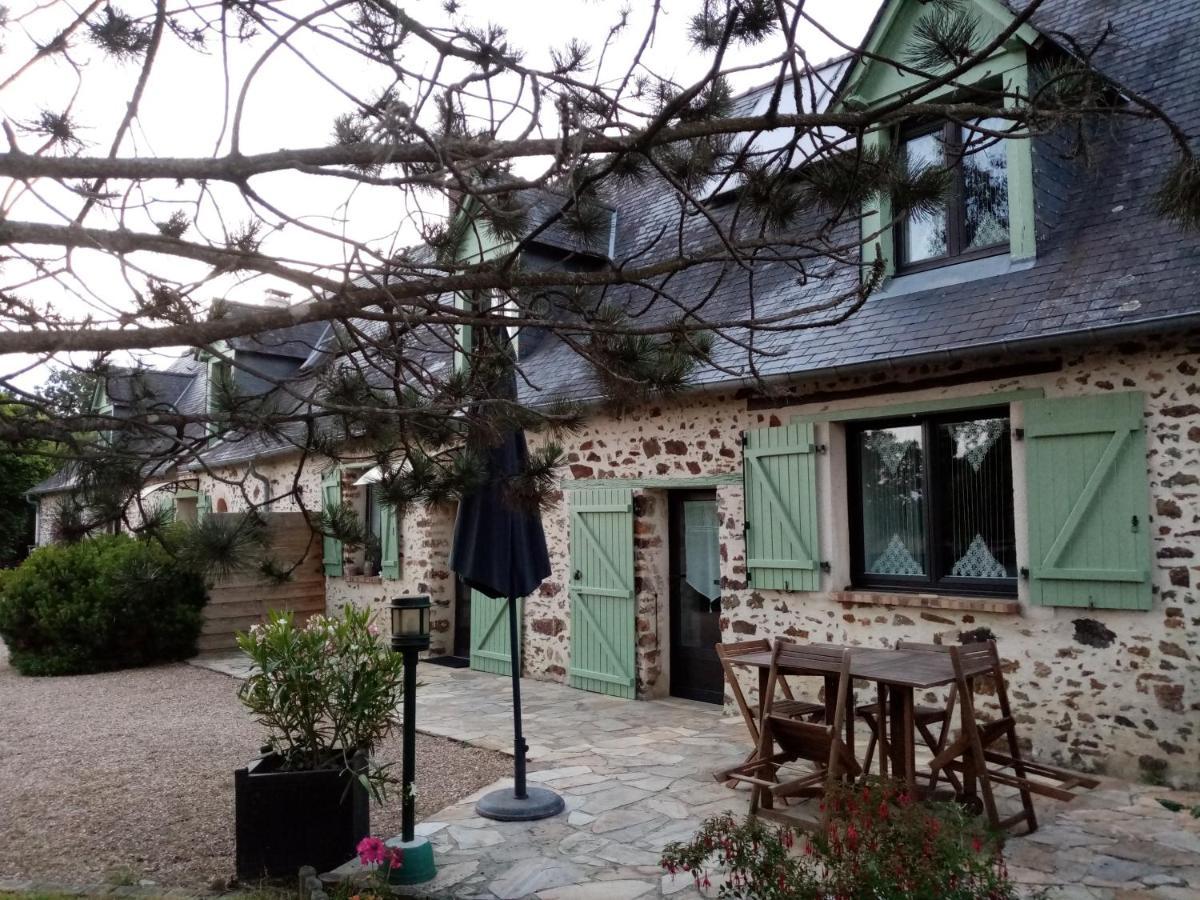 Chambre D Hote La Roussiere Saint-Ouen-Des-Toits 外观 照片